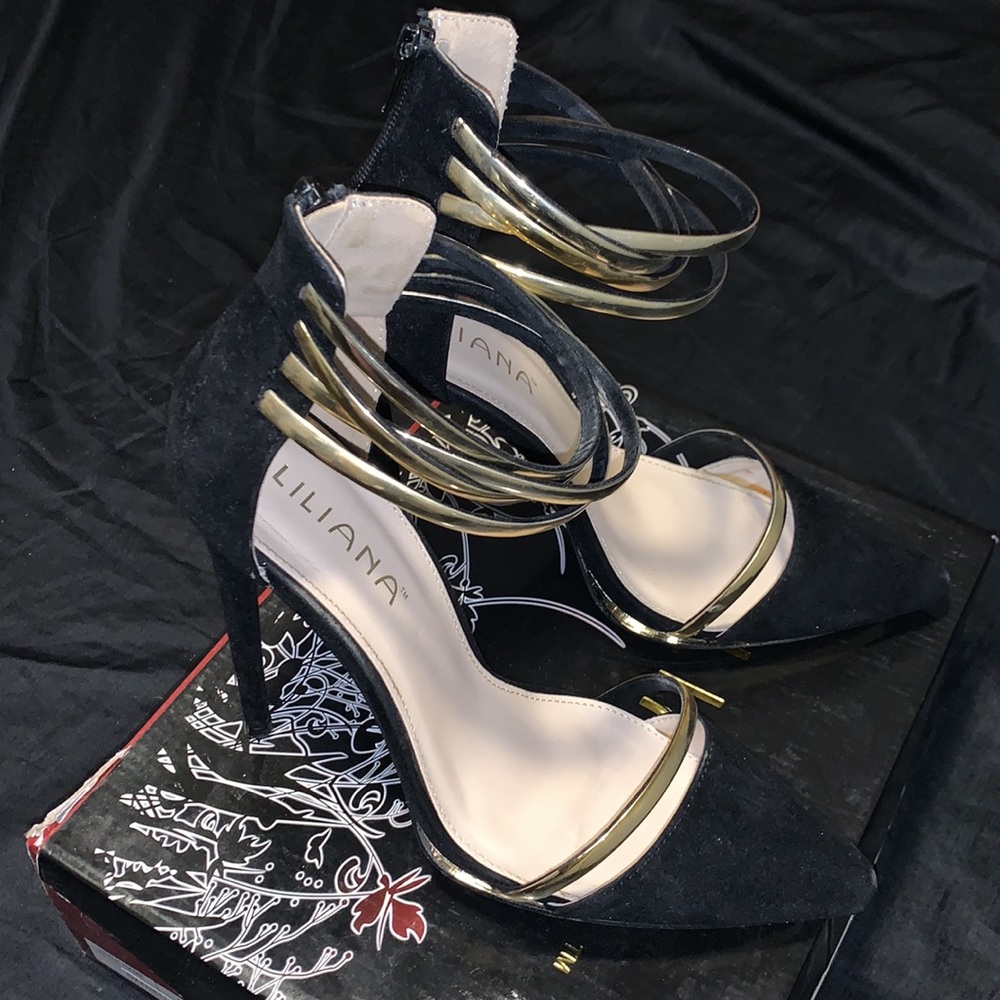 AKIRA heels!